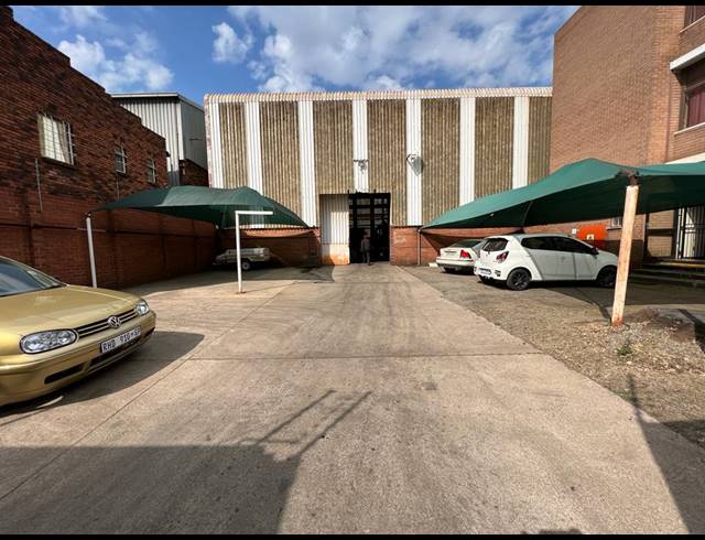 2,152M² WAREHOUSE FOR SALE IN DRIEHOEK